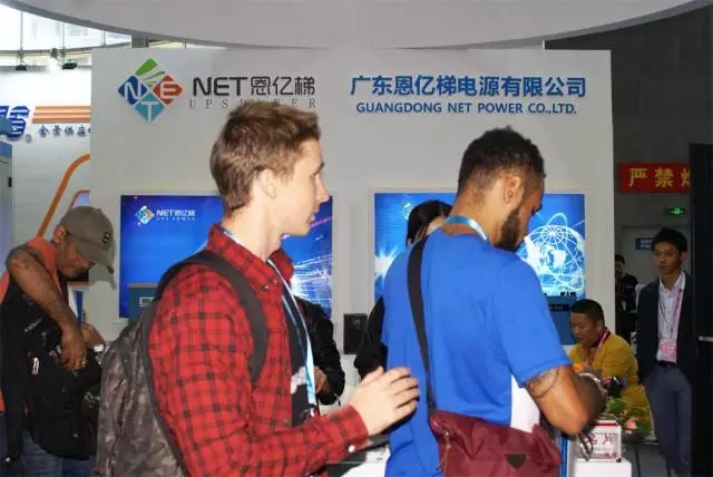 tyc1286太阳成集团客服人员接待国外客户